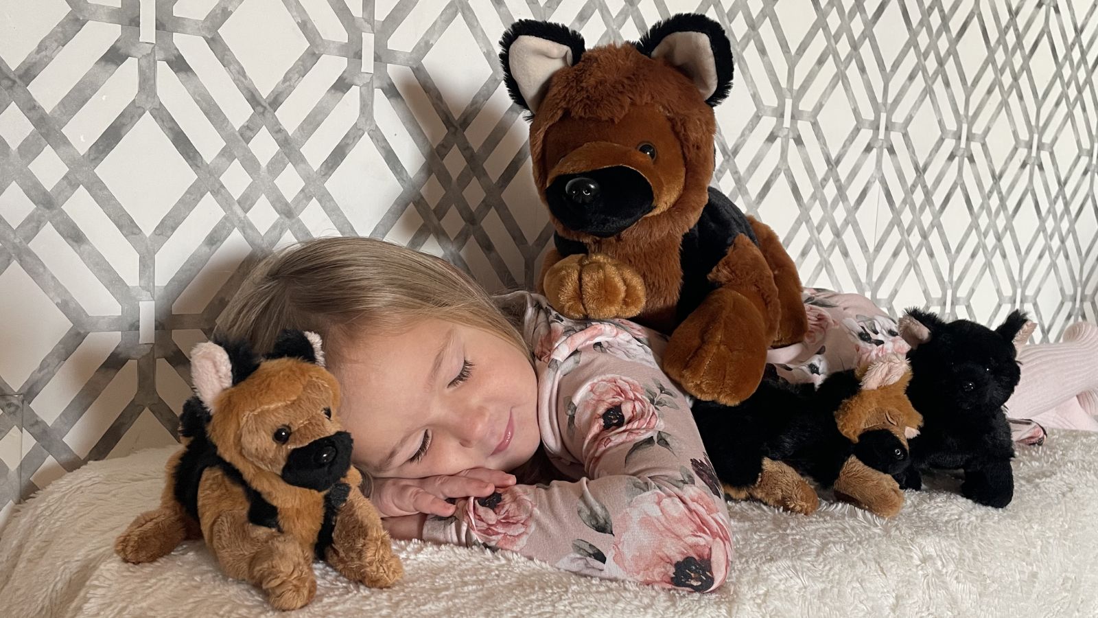 The Evolution of Plush Toys: How Interactive Stuffed Animals Became a Global Trend