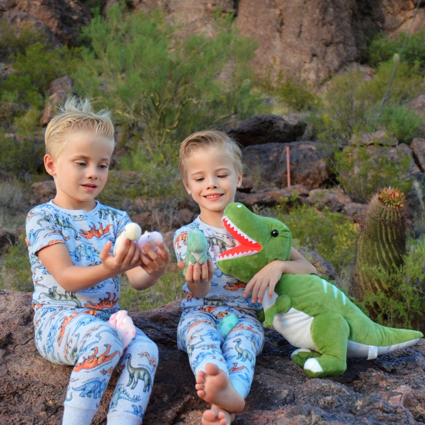 Dinosaur Plush Toys - 7 Pcs Dino Stuffed Animals Bulk - Cute Tyrannosaurus Dinosaur Plush Dolls - Stuffed Animal Dinosaur Babies with Their Mom - Jurassic Park Soft Toys - Gifts for Boys Girls