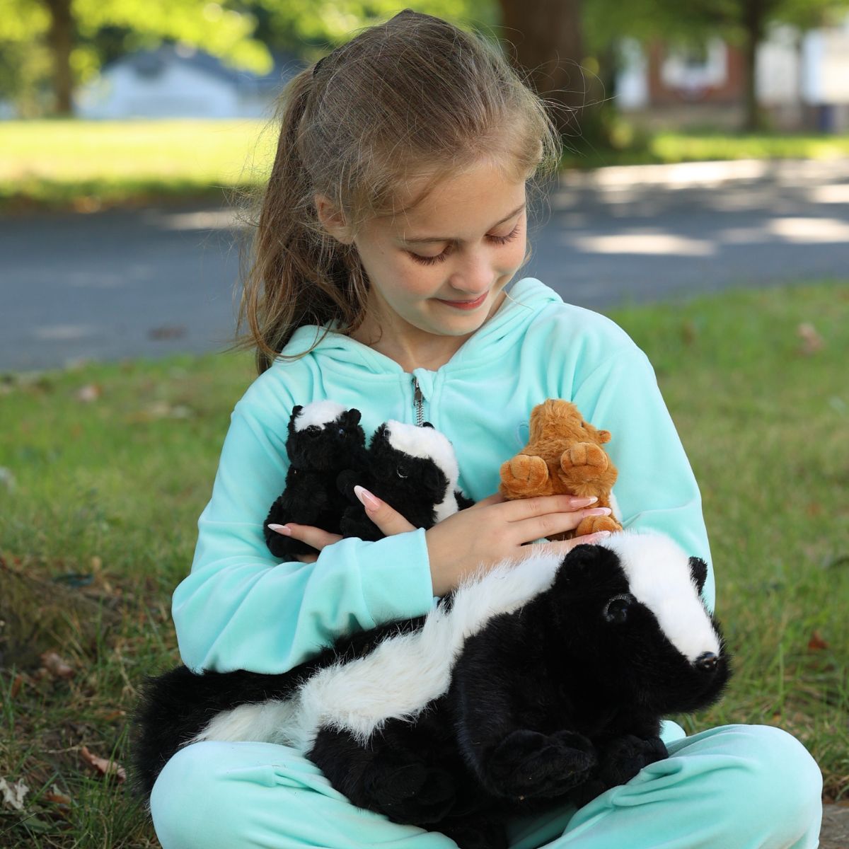 Skunk Stuffed Animals with Babies Inside the Belly, 22 Inches
