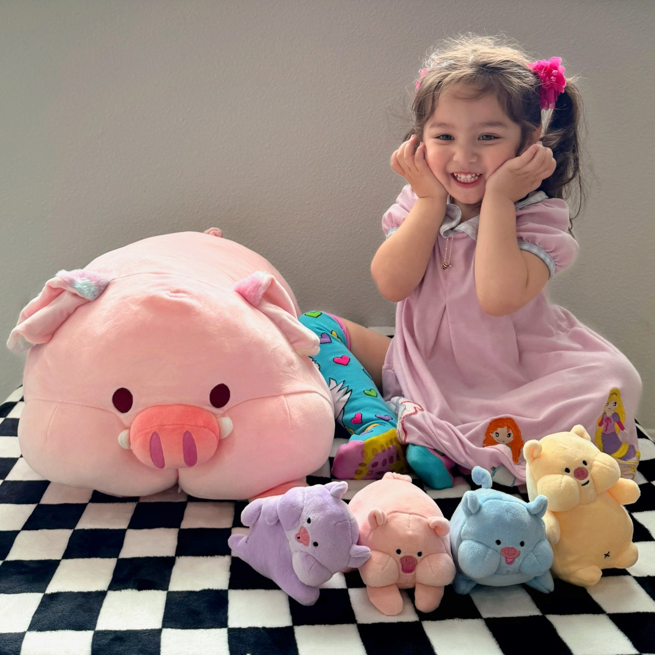 Pig Mom Stuffed Toy with 4 Pig Babies, 20 Inches
